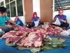 Warga Surabaya Belum Siap Pakai Daun untuk Bungkus Daging Kurban