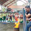 Pentingnya Antisipasi Kebakaran, Damkarla Gresik Beri Edukasi ke TK Aisyiyah 42