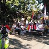 Ratusan Orang Demo Bawaslu Jatim