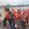 Jenazah Pria Misterius Mengapung di Sungai Brantas Mojokerto