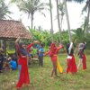 Melihat Anak-anak Menari Gandrung di Tepi Sawah