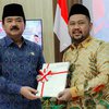 Menteri ATR/BPN Serahkan Sertifikat Wakaf NU dan Muhammadiyah di Gresik