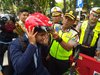 Tekan Kecelakaan, Polrestabes Surabaya Bagikan 100 Helm