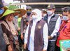 Gubernur Khofifah Salurkan Zakat Produktif Kepada Pedagang Ikan di Pasar Ikan Lamongan