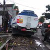 Truk Tangki Solar Sasak Pembatas Jembatan dan Tiang Listrik di Jalur Pantura, Gending, Probolinggo