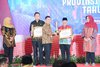 Bung Karna Persembahkan Penghargaan Kabupaten Terbaik untuk Masyarakat Situbondo