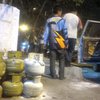Aksi Satpam SPBU Karangente Padamkan Mobil Terbakar Sendirian