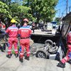 Diduga Hilang Kendali Saat Keluar Parkiran, Xenia Tercebur ke Saluran Air di Menur Surabaya