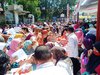 Dua Ribuan Warga Probolinggo Terima Paket Zakat