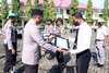 Edukasi Cegah Covid, Tujuh Personel Polres Situbondo Diberi Penghargaan