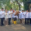 Danareksa dan Baznas Salurkan Paket Daging Kurban untuk Warga Surabaya