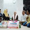 Safari Ramadan, Ning Ita Menyerahkan Dana Hibah Rp 75 Juta dan Ajak Masyarakat Pilah Sampah