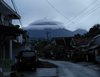 Gunung Semeru Tampak "Bertopi"