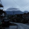 Gunung Semeru Tampak "Bertopi"