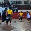 Hari Pahlawan, Polisi dan Ustaz Bermain Futsal Menggunakan Sarung