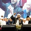 Puluhan Ribu Umat Islam Datang ke Kota Mojokerto Hadiri Sholawtan bersama Habib Syech