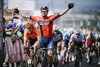 Colbrelli Kalahkan Van Avermaet pada Etape Empat